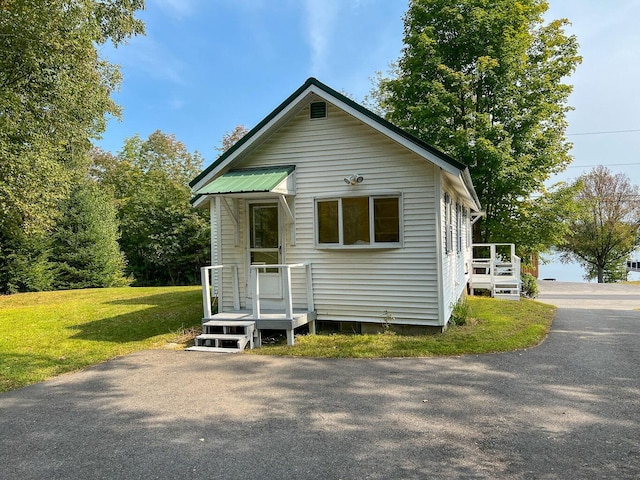 exterior space with a yard