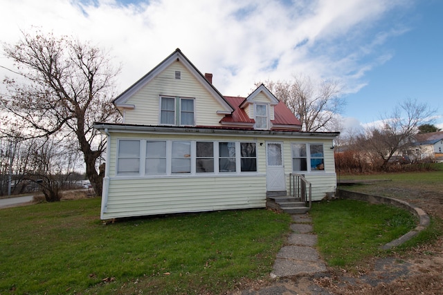 view of front of house with a front lawn