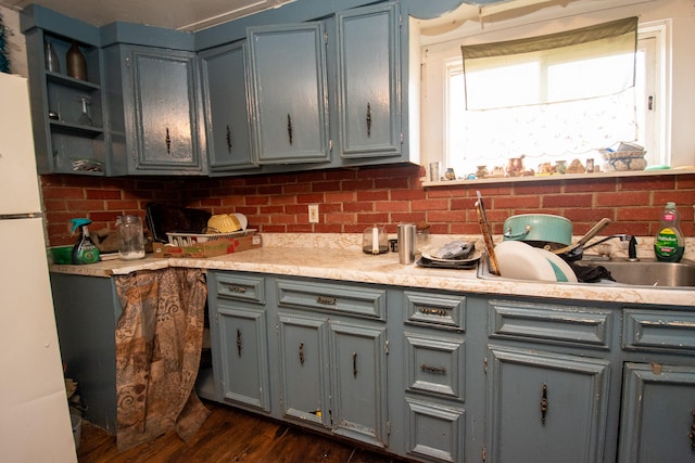 kitchen with gray cabinets, sink, white fridge, and dark wood-type flooring