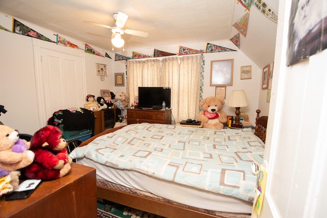 bedroom with ceiling fan