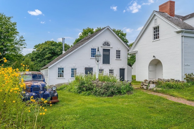 back of house featuring a yard