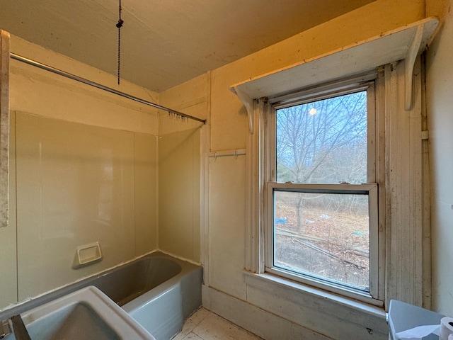 bathroom with bathtub / shower combination