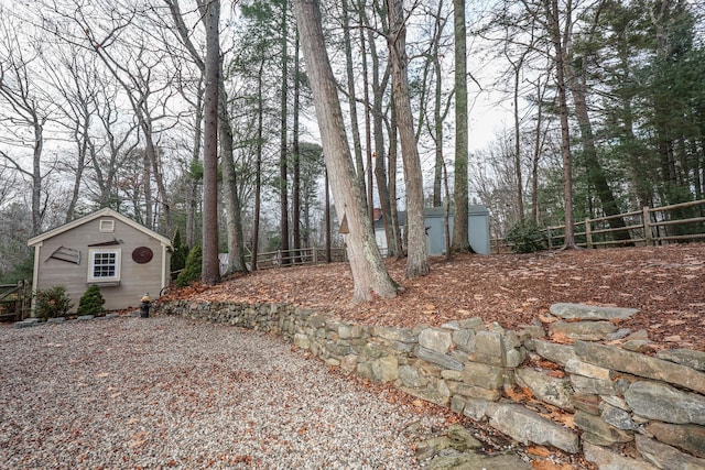 view of yard with an outdoor structure