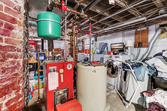 363 Broadway, Bangor, ME 04401 - utilities featuring gas water heater, independent washer and dryer, and a heating unit