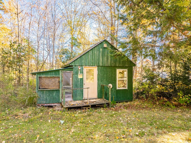 view of outbuilding