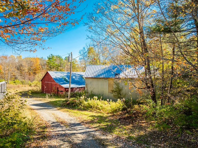 exterior space featuring an outbuilding