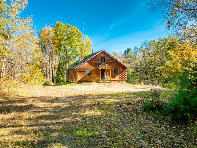 view of front of home with a front lawn