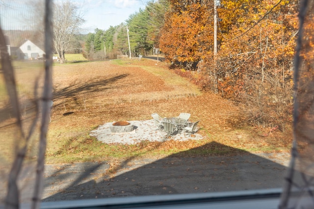 view of yard featuring a fire pit