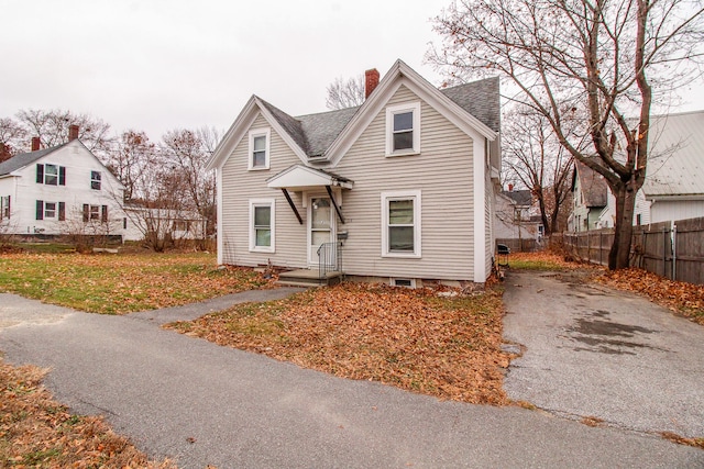 view of front property