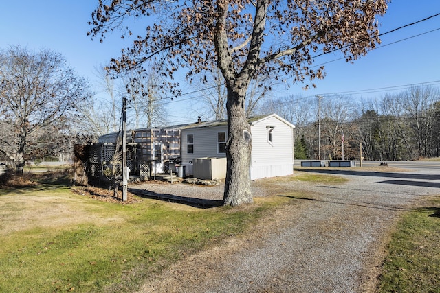 exterior space featuring a yard