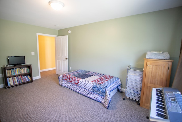 bedroom featuring carpet flooring and heating unit