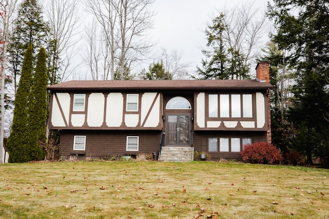 view of front facade with a front yard