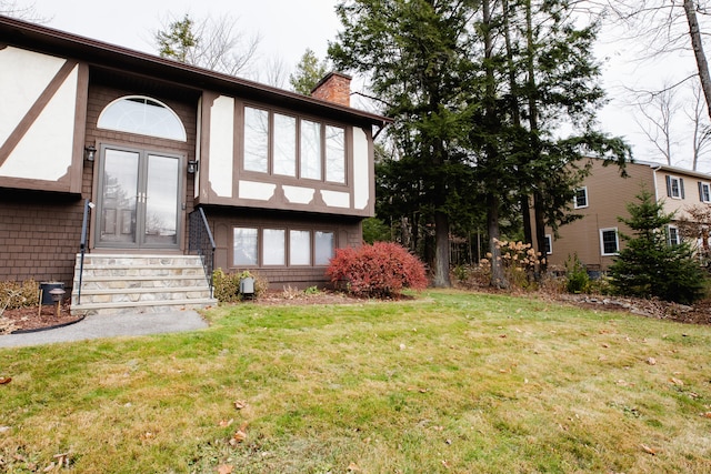 view of front of property with a front yard