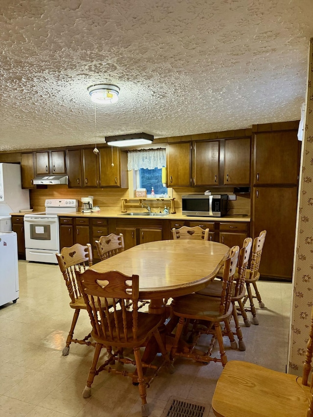 535 Frenchville Rd, Fort Kent, ME 04743 - dining room featuring a textured ceiling