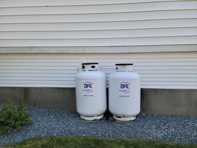 2 Old County Rd, Veazie, ME 04401 - exterior view of heating fuel tank