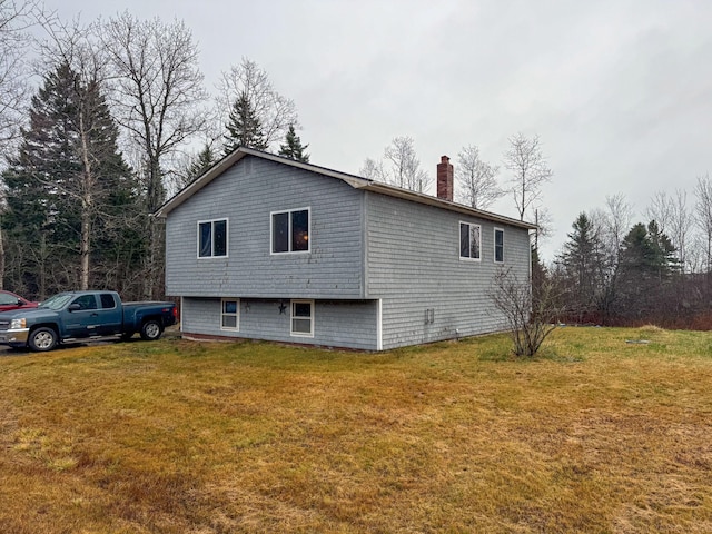 view of side of property featuring a lawn