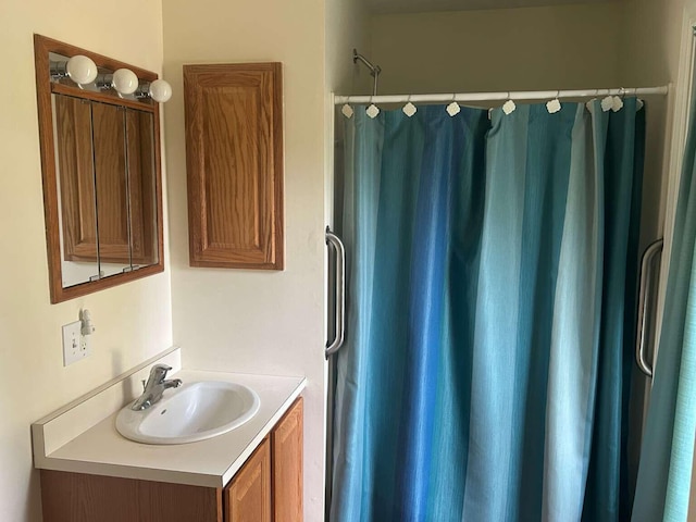 bathroom with a shower with shower curtain and vanity