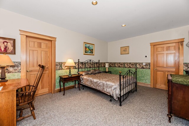 bedroom with carpet flooring