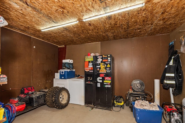 garage featuring black fridge and washer and clothes dryer