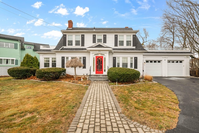 view of front of property featuring a front yard and a garage