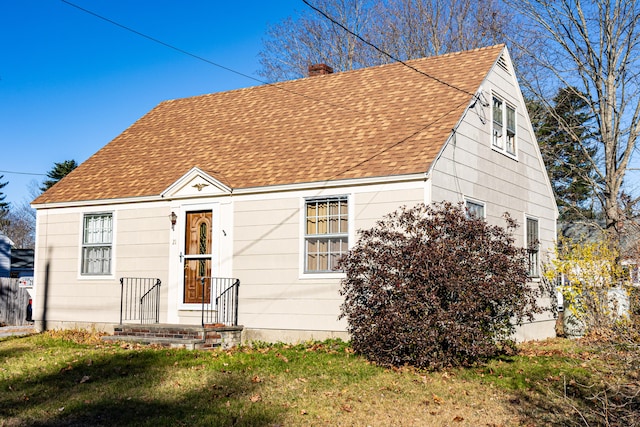 view of front facade with a front lawn