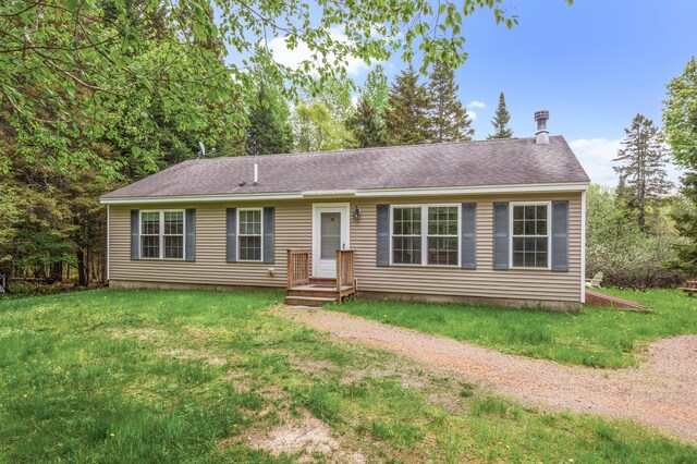 17 Saddleback Vw, Rangeley, ME 04970 - ranch-style home featuring a front lawn