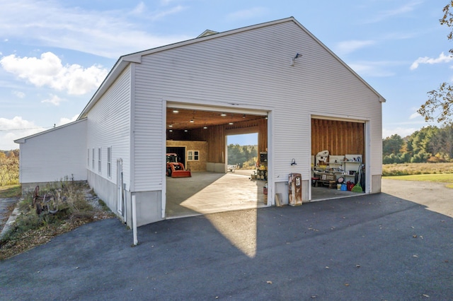 view of detached garage