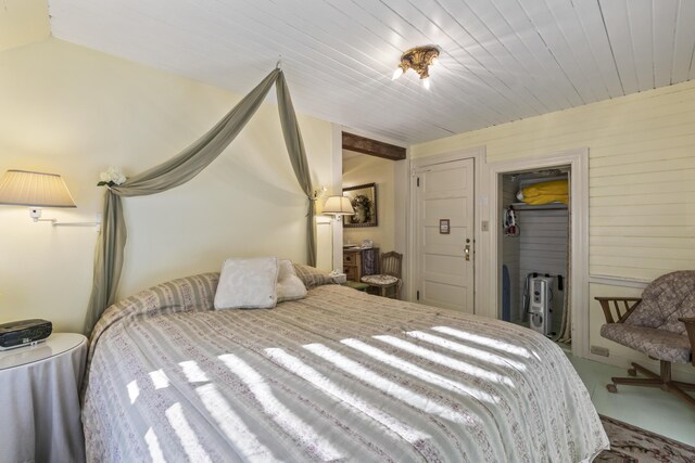 9 Dry Point Dr, Rome, ME 04963 - bedroom with vaulted ceiling and a closet
