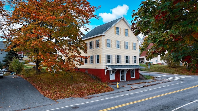 view of front of house