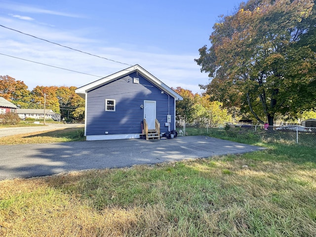 exterior space featuring a lawn