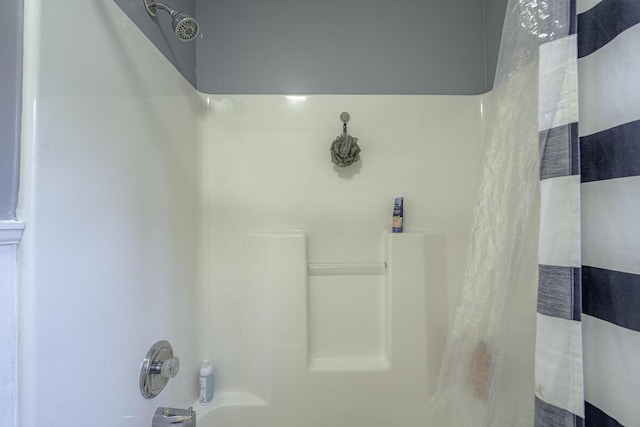 bathroom with shower / bath combo with shower curtain