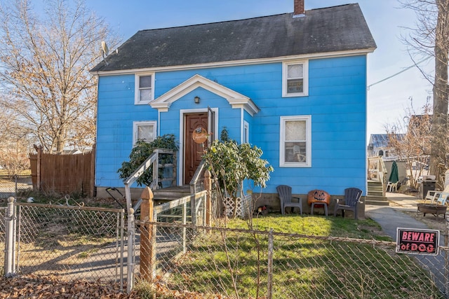 view of front of home with a front lawn