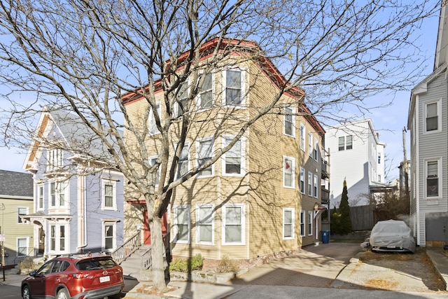 view of front facade