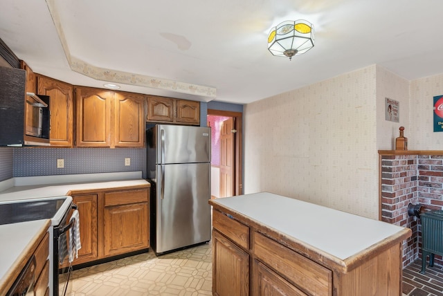 kitchen featuring stainless steel appliances and a kitchen island