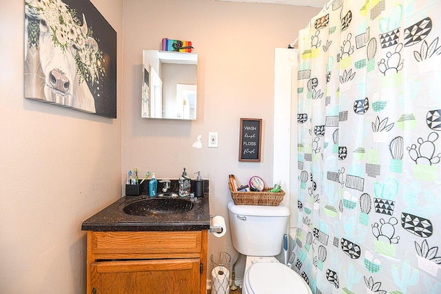 bathroom with a shower with curtain, vanity, and toilet