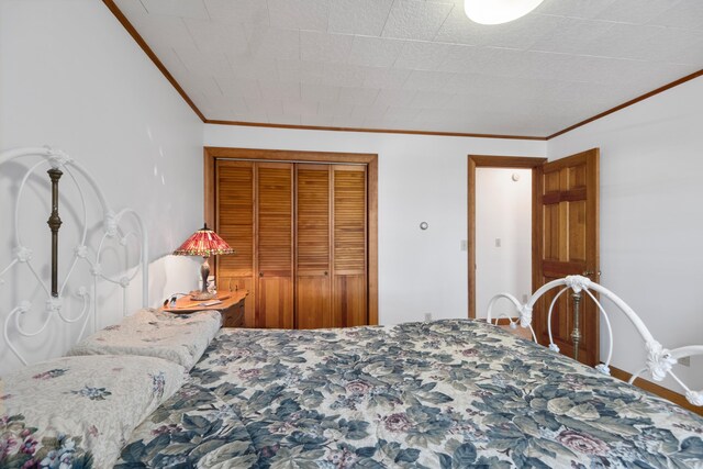 19 Branch Brook Rd, Thomaston, ME 04861 - bedroom featuring crown molding and a closet