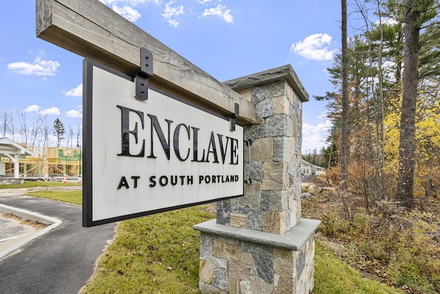 view of community / neighborhood sign