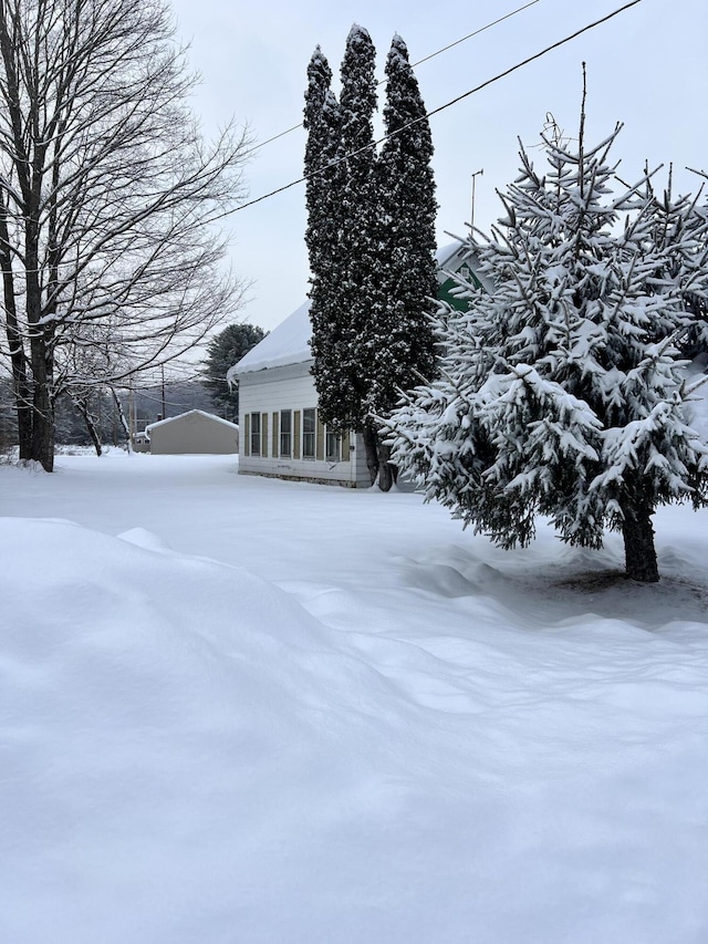 view of yard layered in snow