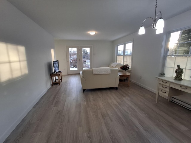 living room with dark wood-type flooring and a notable chandelier