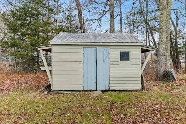 view of outbuilding