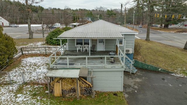 exterior space featuring a porch