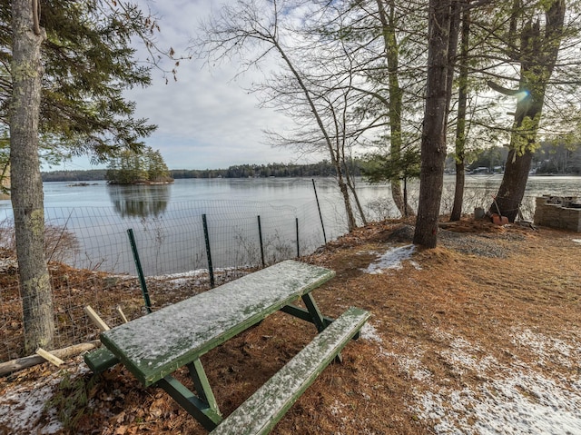 view of yard featuring a water view