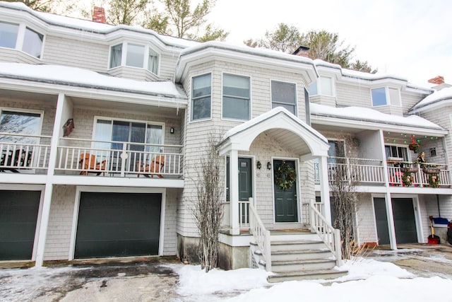 townhome / multi-family property featuring a garage