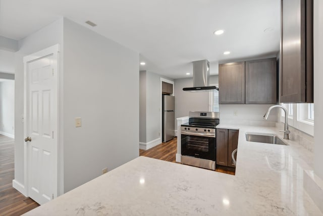 kitchen with appliances with stainless steel finishes, sink, dark wood-type flooring, and range hood