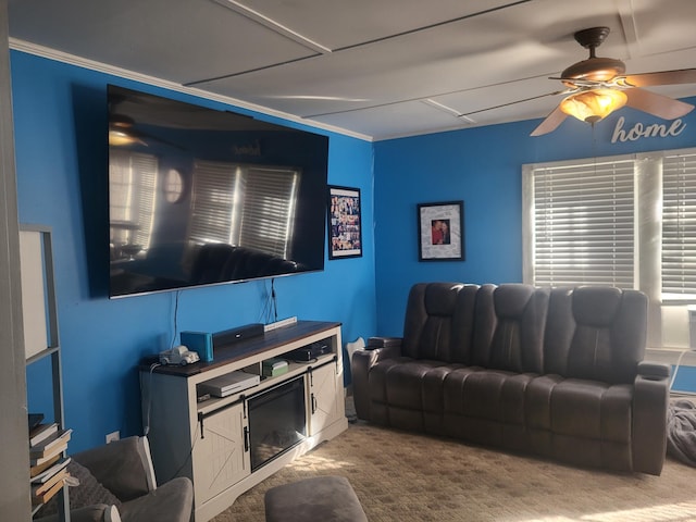 carpeted living room with ceiling fan