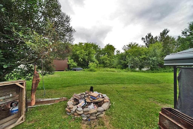 view of yard with a fire pit