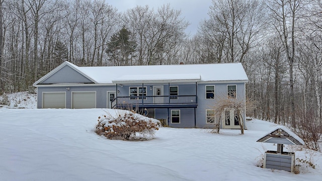 view of front facade featuring a garage