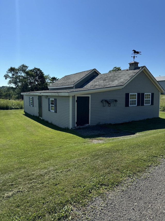 view of front of home with a front lawn