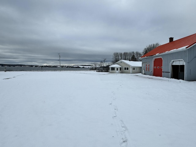 view of yard layered in snow