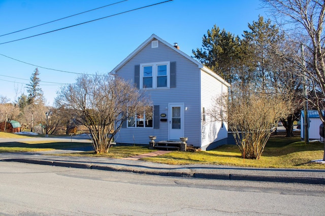 view of front of home with a front lawn